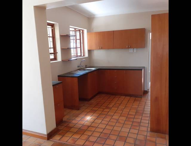 2 bed property to rent in KENILWORTH